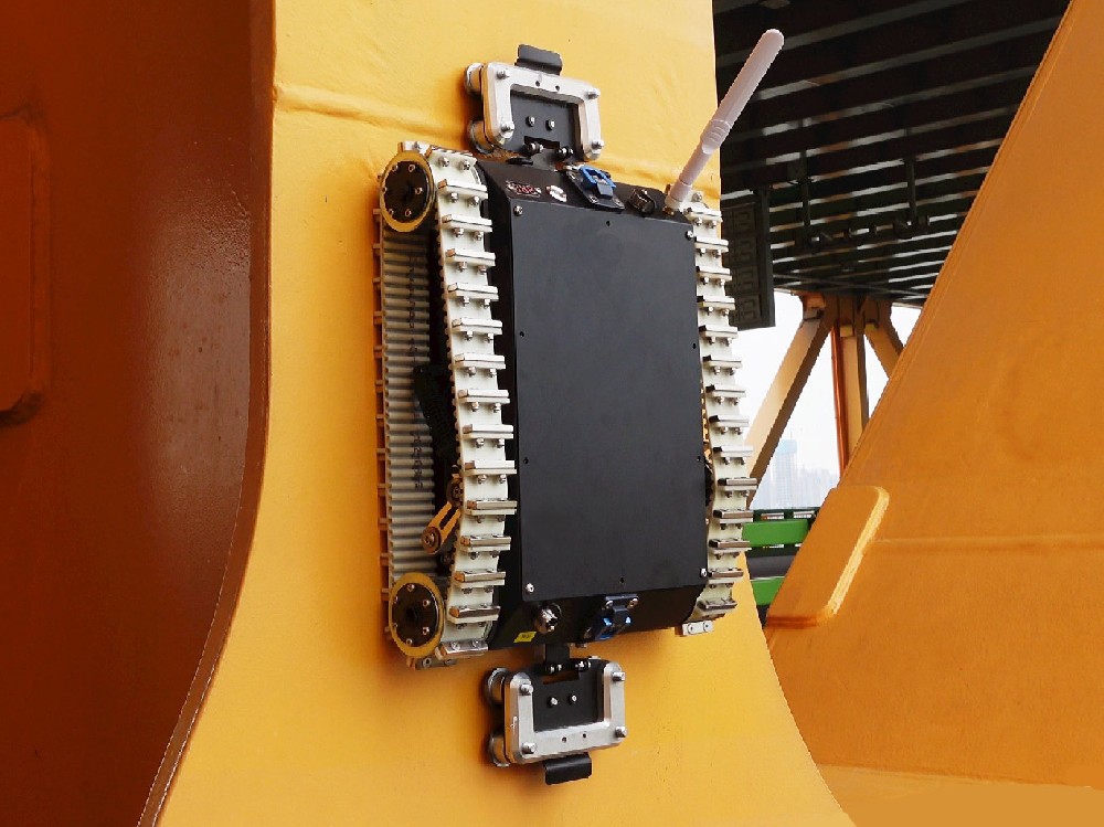 桥梁脱空检测爬壁机器人